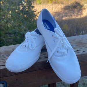 Keds Women's Classic Leather White Sneakers - LIKE NEW!